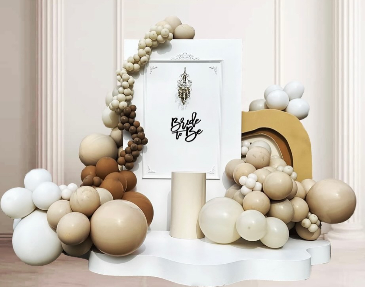 Modern Neutral Balloon Setup